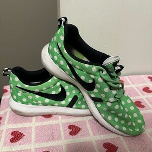 Nike men’s Green and White Polka Dot Sneakers